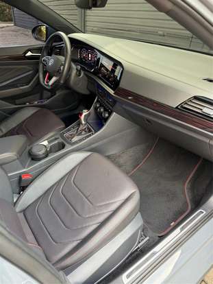 VOLKSWAGEN-JETTA-2023