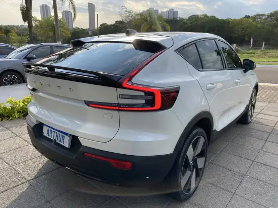 VOLVO-C40-2023