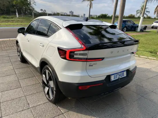VOLVO-C40-2023