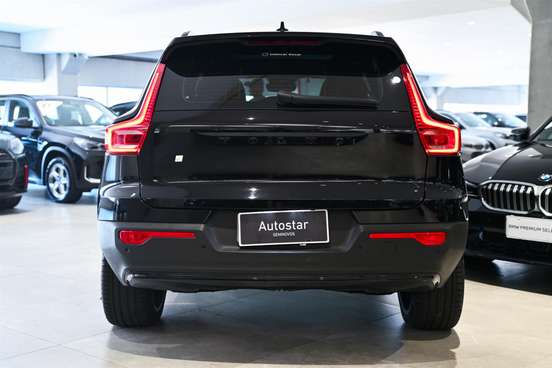 VOLVO-EX40-2025