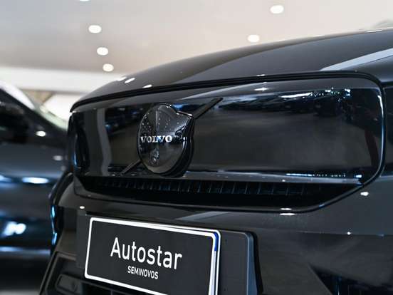 VOLVO-EX40-P8 RECHARGE TWIN ELECTRIC ULTRA BLACK EDITION AWD VOLVO-EX40-2025