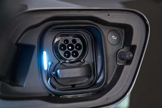 VOLVO-EX40-2025