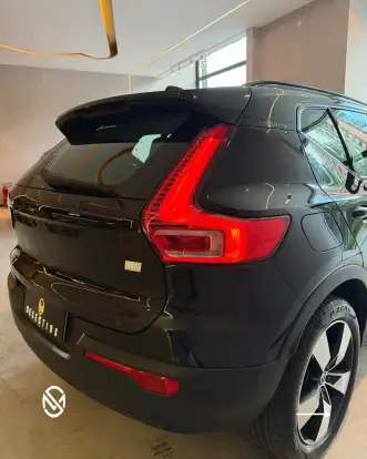 VOLVO-XC40-2021