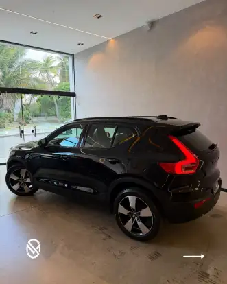 VOLVO-XC40-2021