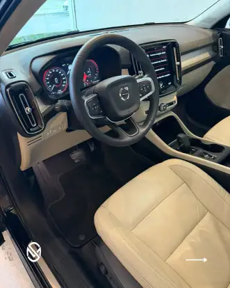 VOLVO-XC40-2021
