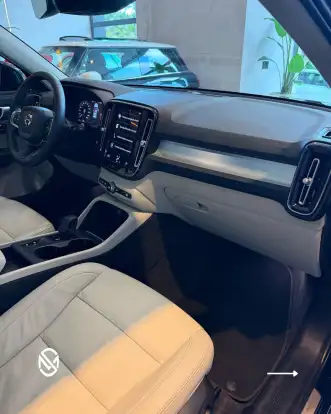 VOLVO-XC40-2021