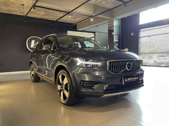 VOLVO-XC40-2021