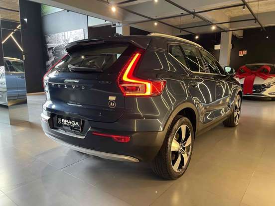 VOLVO-XC40-2021