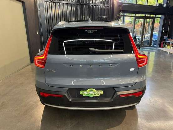 VOLVO-XC40-2021