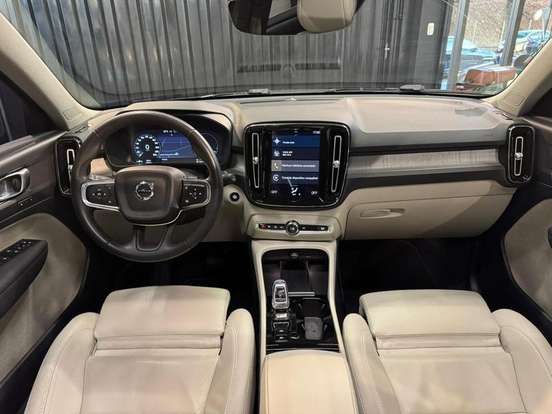 VOLVO-XC40-2021