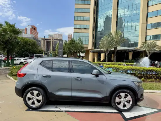 VOLVO-XC40-2019
