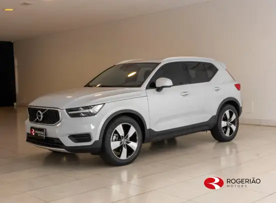 VOLVO-XC40-2020