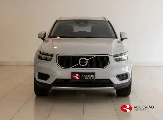 VOLVO-XC40-2020