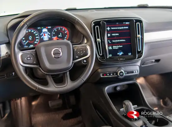 VOLVO-XC40-2020