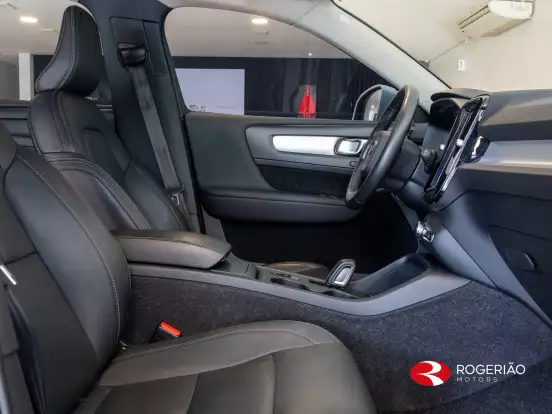 VOLVO-XC40-2.0 T4 GASOLINA MOMENTUM GEARTRONIC VOLVO-XC40-2020