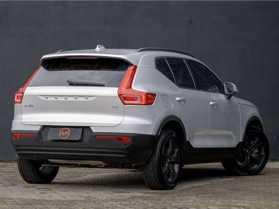 VOLVO-XC40-2.0 T4 GASOLINA GEARTRONIC VOLVO-XC40-2018