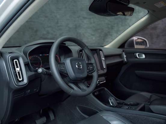 VOLVO-XC40-2018