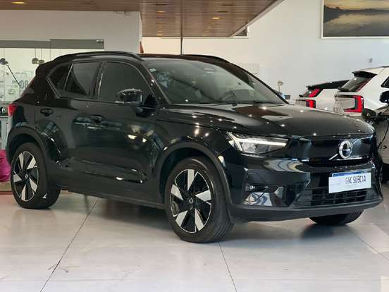 VOLVO-XC40-2023
