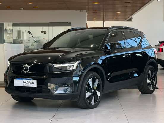 VOLVO-XC40-2023