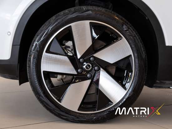 VOLVO-XC40-2023