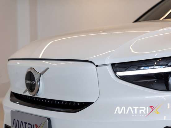 VOLVO-XC40-2023