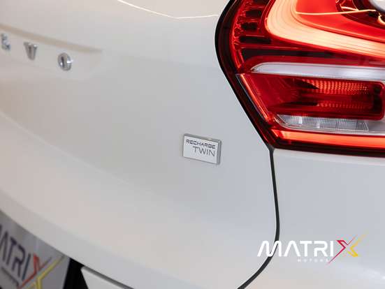 VOLVO-XC40-2023