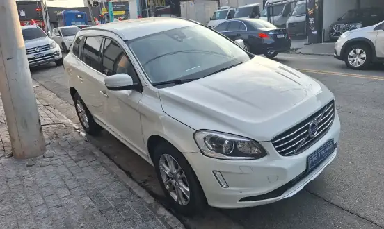VOLVO-XC60-2014