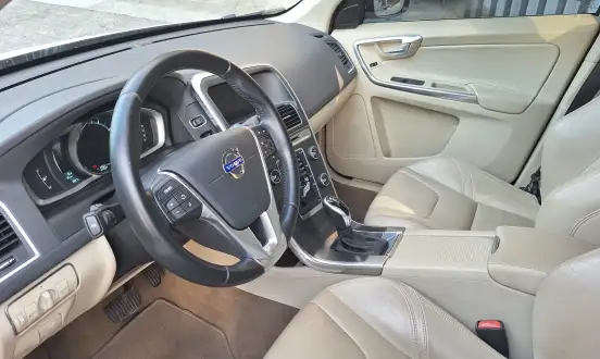 VOLVO-XC60-2014