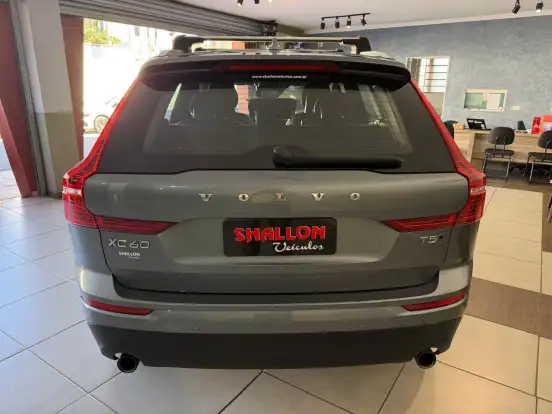 VOLVO-XC60-2.0 T5 GASOLINA MOMENTUM AWD GEARTRONIC VOLVO-XC60-2018