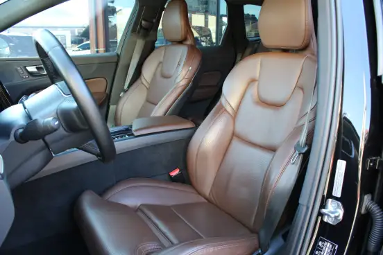 VOLVO-XC60-2021