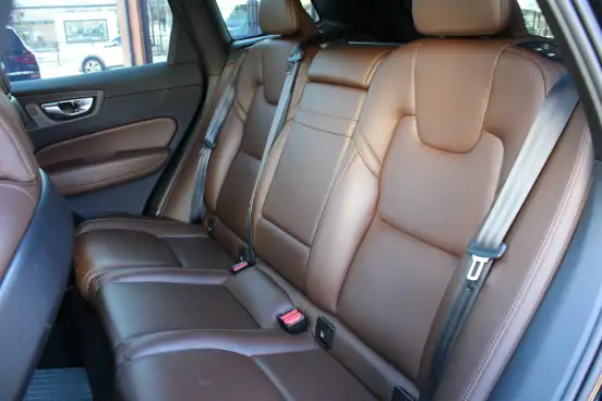 VOLVO-XC60-2021