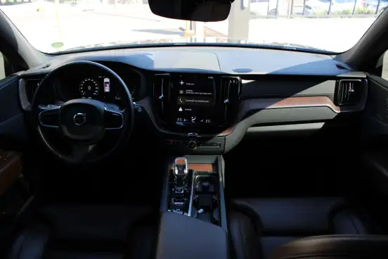 VOLVO-XC60-2021