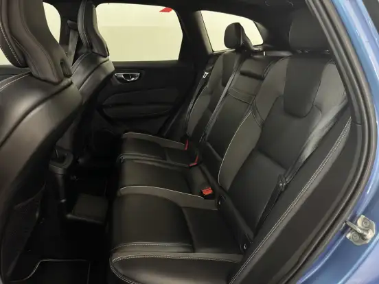 VOLVO-XC60-2020
