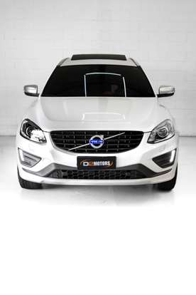 VOLVO-XC60-2015