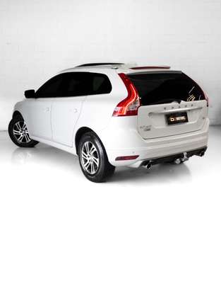 VOLVO-XC60-2015