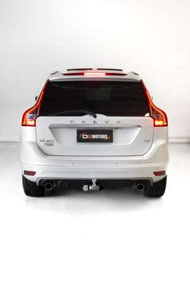 VOLVO-XC60-2015