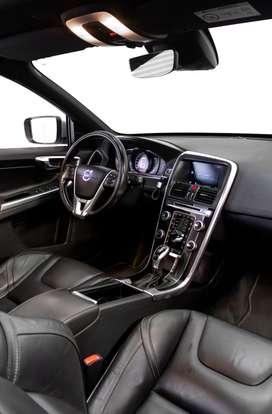 VOLVO-XC60-2015