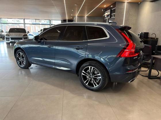 VOLVO XC60 2.0 T8 HYBRID MOMENTUM AWD GEARTRONIC