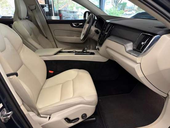 VOLVO-XC60-2.0 T8 HYBRID MOMENTUM AWD GEARTRONIC VOLVO-XC60-2020