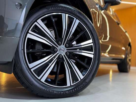 VOLVO-XC60-2021