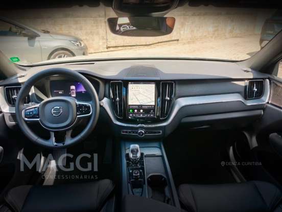 VOLVO-XC60-2024
