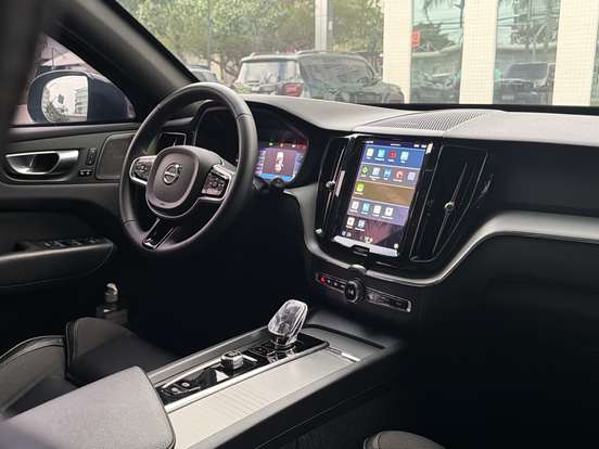 VOLVO-XC60-2022