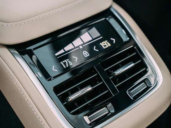 VOLVO-XC90-2025