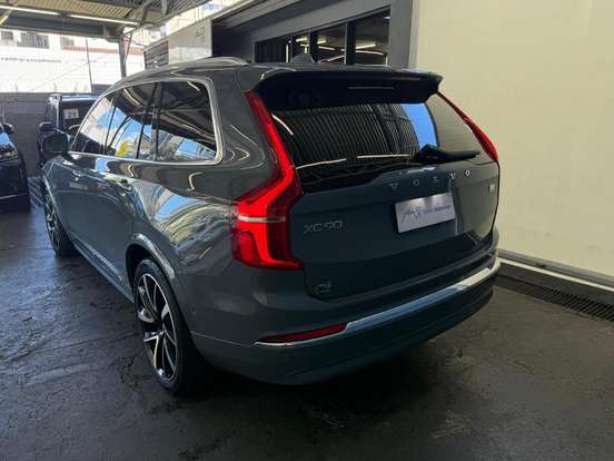 VOLVO-XC90-2022