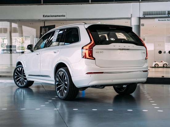 VOLVO-XC90-2025