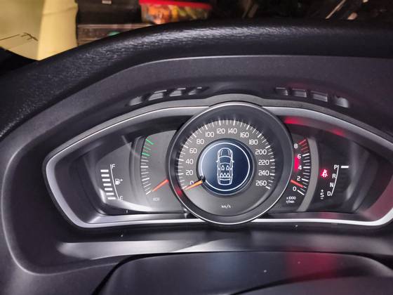 VOLVO V40 2.0 T4 KINETIC GASOLINA 4P AUTOMÁTICO