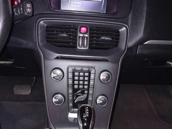 VOLVO-V40-2.0 T4 KINETIC GASOLINA 4P AUTOMÁTICO VOLVO-V40-2018
