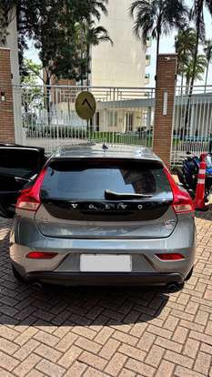 VOLVO-V40-2016
