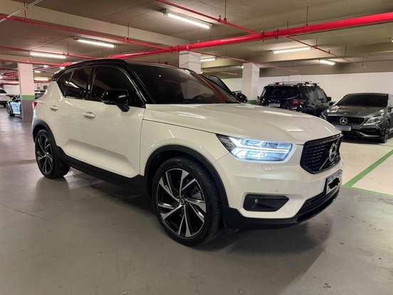 VOLVO-XC40-2020