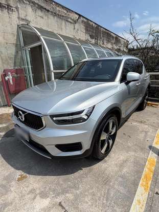 VOLVO-XC40-2018